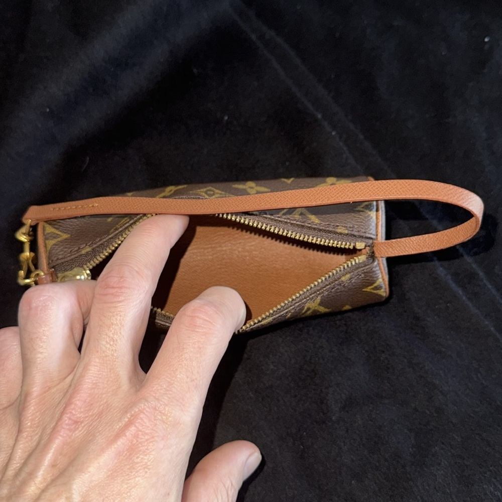 Women’s or Men's Lou’s Vuitton Mini Papillion pochette w Monogram print. 10/10. - Picture 17 of 17